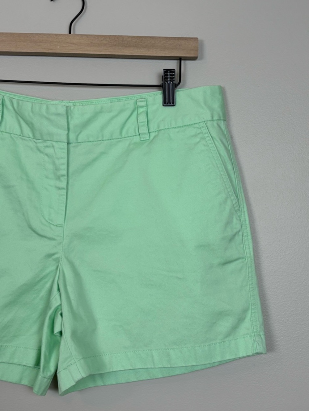 Vineyard Vines Shorts Womens 12 Green Flat Front 5" Inseam - Picture 3 of 9